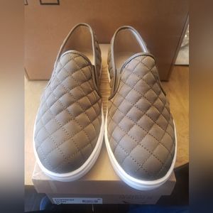 Steve Madden Slip on Sneakers Women's Size 9.5 Color Olive